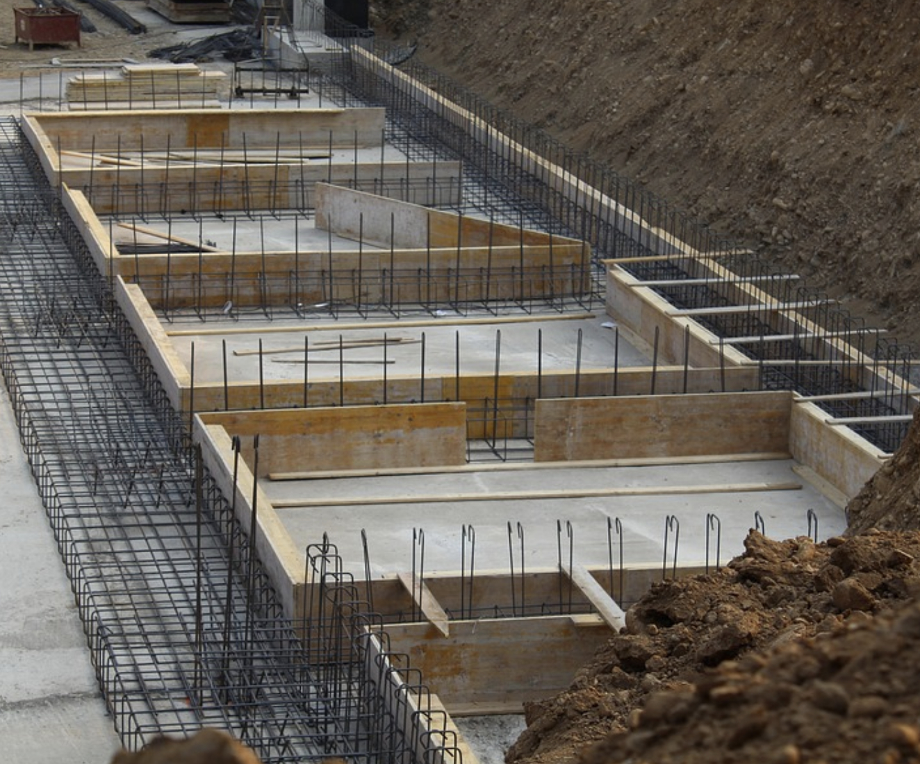 this is a picture of railroad tie retaining wall in Laguna Niguel, CA